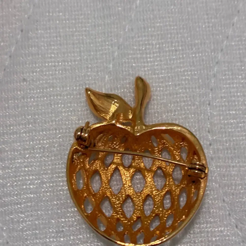 Vintage Gold Tone Openwork Apple Brooch Pin Fruit Teacher Costume Jewelry